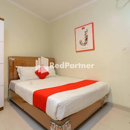 Jo Residence Syariah Redpartner Джакарта Екстериор снимка