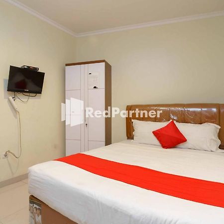 Jo Residence Syariah Redpartner Джакарта Екстериор снимка