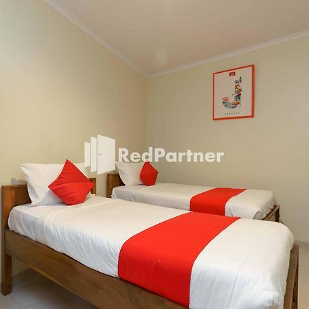 Jo Residence Syariah Redpartner Джакарта Екстериор снимка