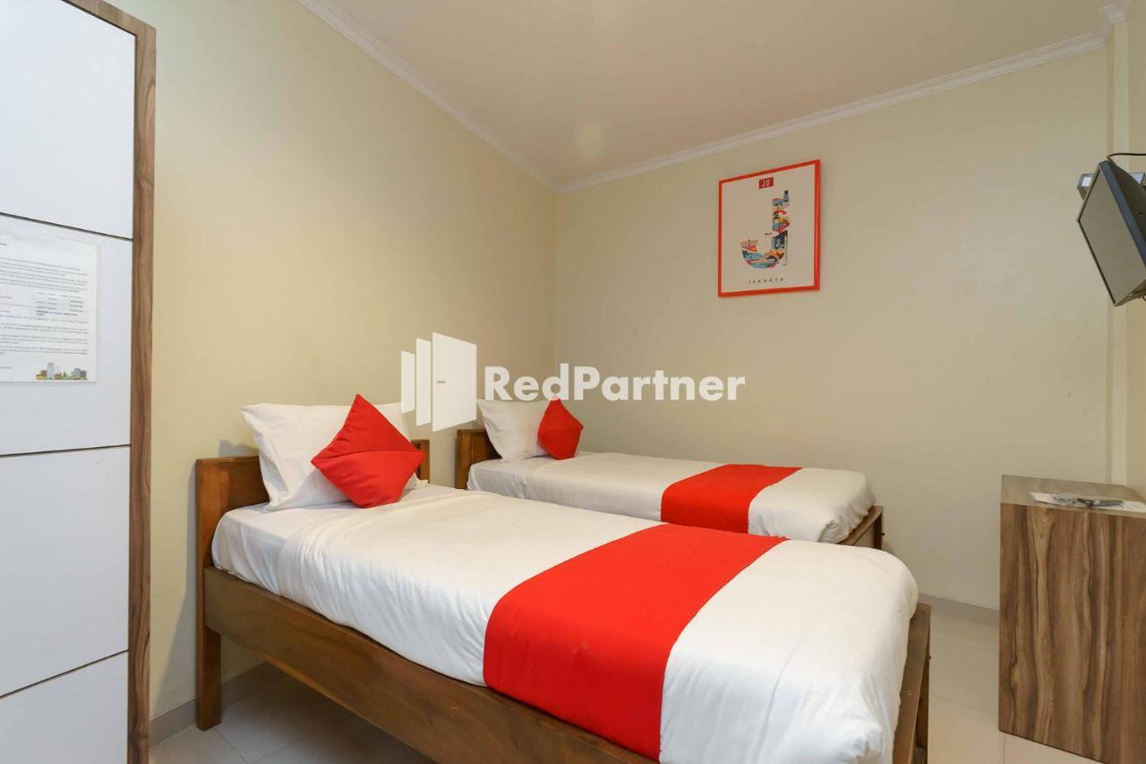 Jo Residence Syariah Redpartner Джакарта Екстериор снимка