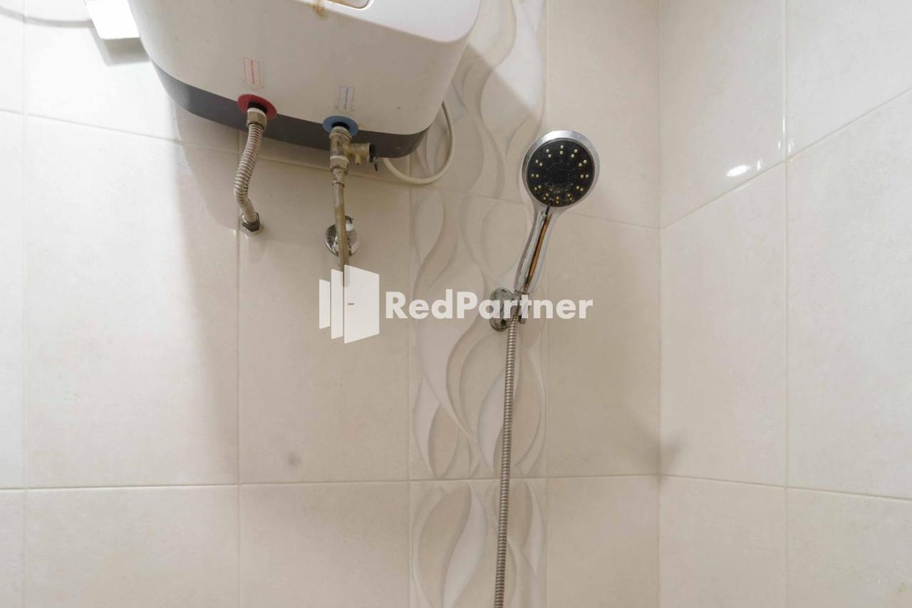 Jo Residence Syariah Redpartner Джакарта Екстериор снимка