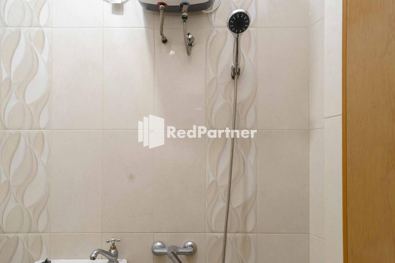 Jo Residence Syariah Redpartner Джакарта Екстериор снимка