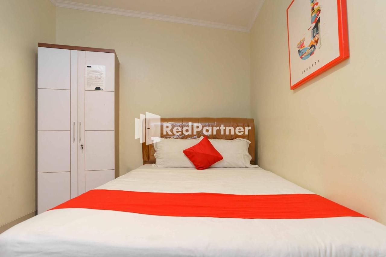 Jo Residence Syariah Redpartner Джакарта Екстериор снимка