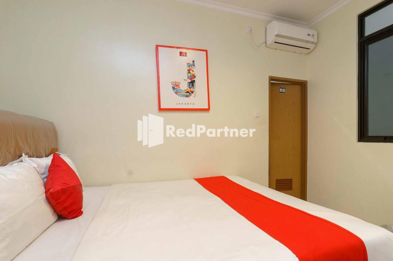 Jo Residence Syariah Redpartner Джакарта Екстериор снимка