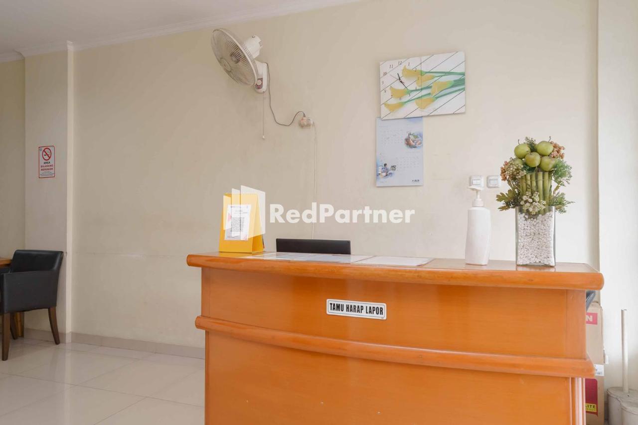 Jo Residence Syariah Redpartner Джакарта Екстериор снимка