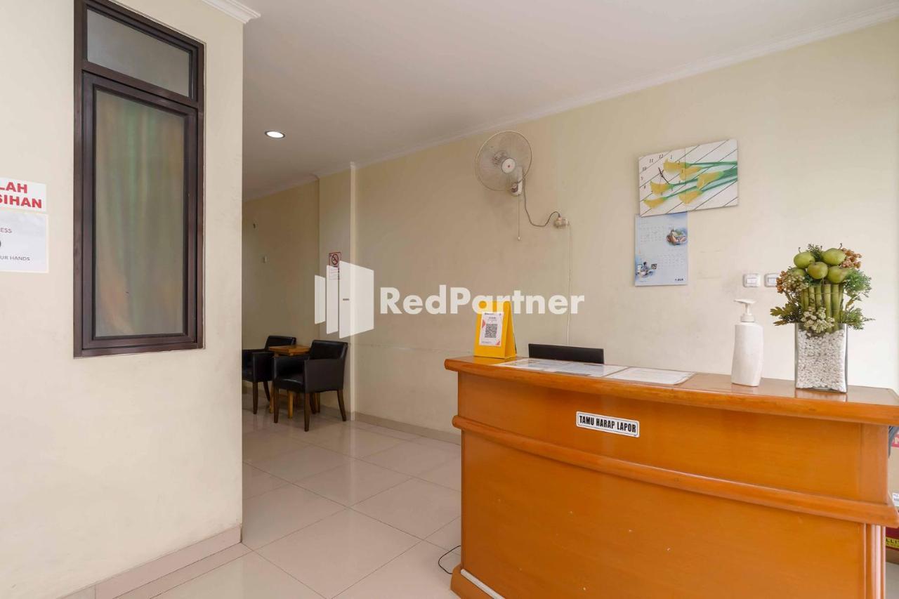 Jo Residence Syariah Redpartner Джакарта Екстериор снимка